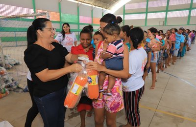 Prefeitura de Lagoa da Canoa distribui kits alimentícios e proporciona mesa mais farta na Semana Santa 