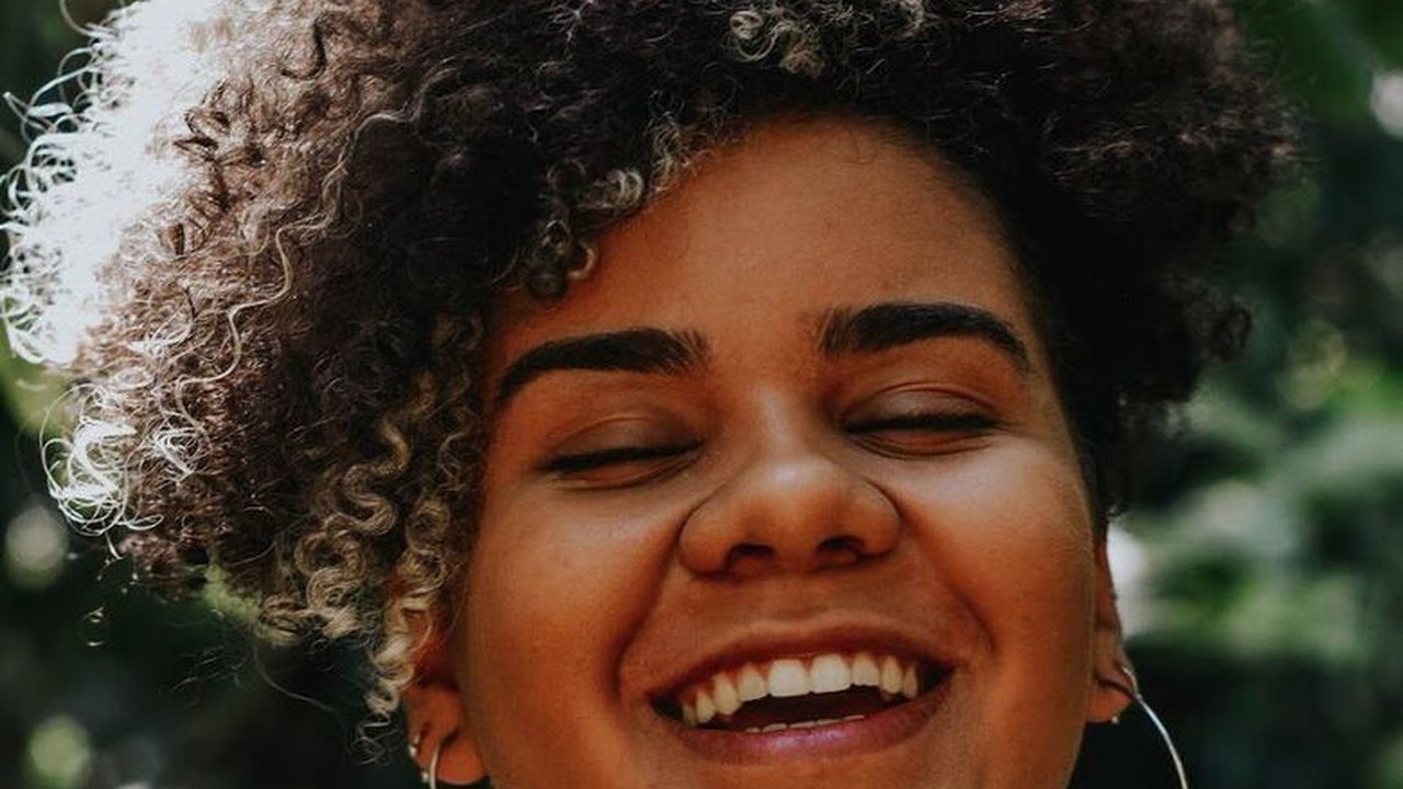 Dia do Poeta: Giovanna Lunetta compartilha sentimentos por meio da escrita