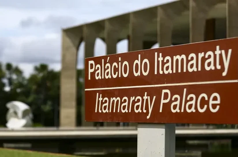 Brasil condena ataques de Israel e dos EUA a instalações no Irã