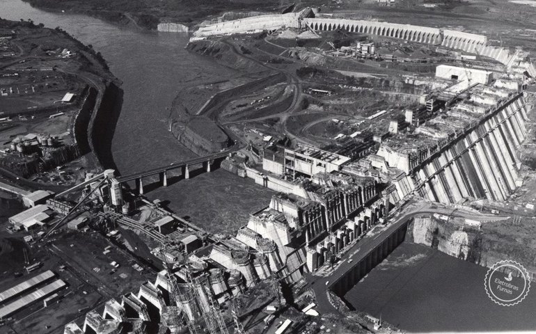 Como a ditadura militar criou um império do ensino privado