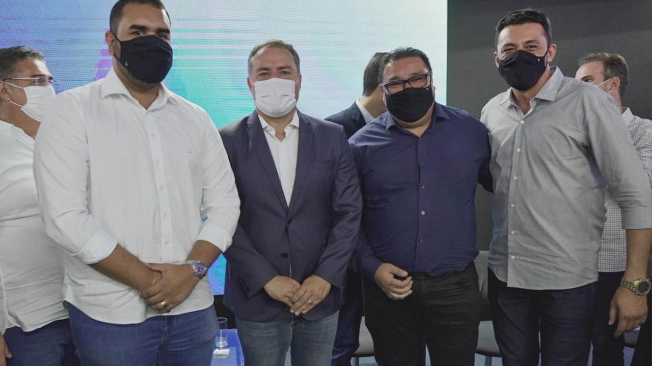Prefeito de Piranhas assina termo de adesão do Programa Escola 10