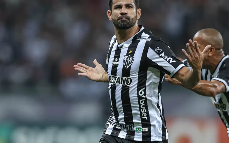 Grêmio sofre dois gols nos acréscimos com um a menos e amarga derrota em volta à Arena