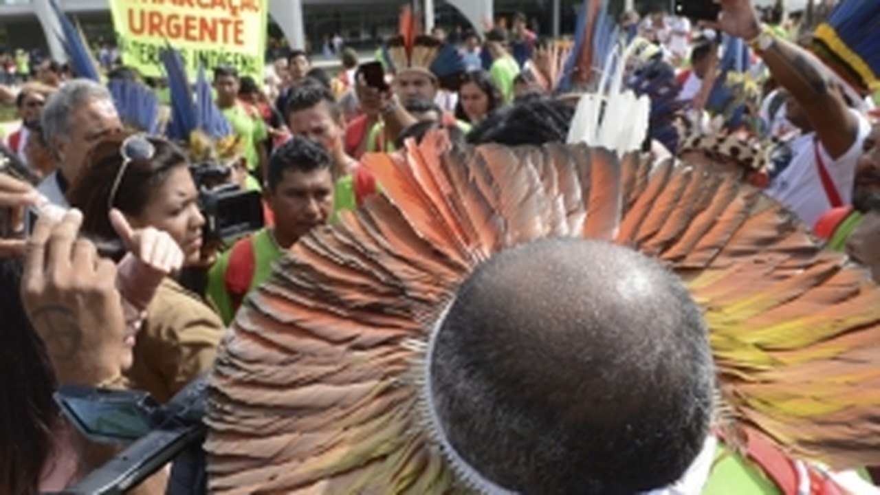 Indígenas fazem manifestação contra portaria da demarcação de terras