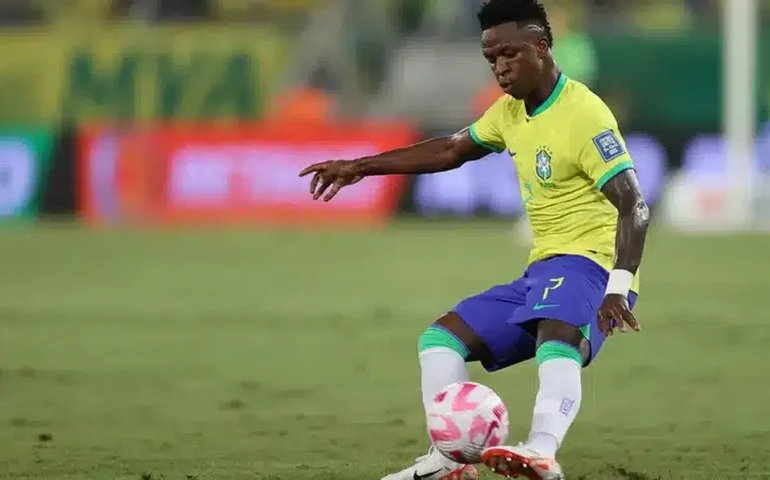 'Quer colocar o Brasil contra mim', rebate Vini Jr. após crítica de Tiago Leifert