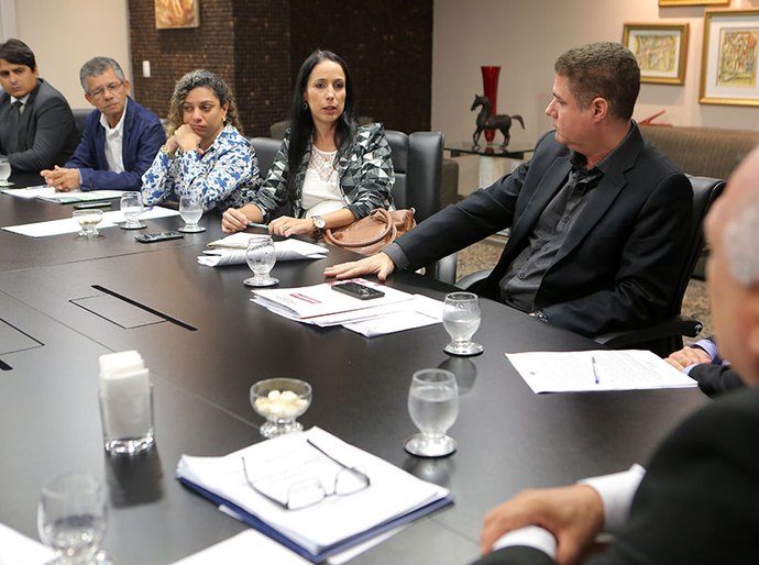 Presidente do TJ/AL discute data-base com representantes dos servidores