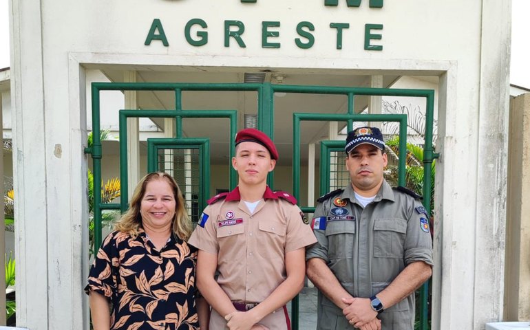 Aluno do Colégio da PM no Agreste conquista bicampeonato em concurso internacional de redação