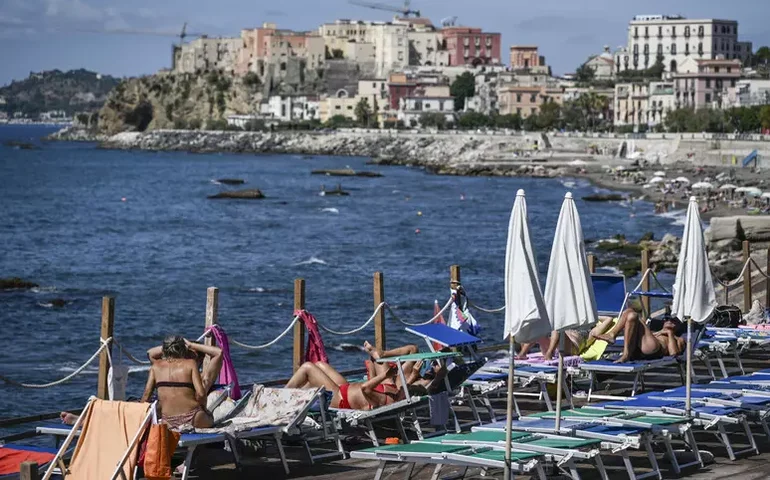 Terremoto de 5.9 atinge costa de Nápoles, no sul da Itália