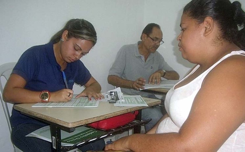 Penedo: Prefeito e secretários municipais recebem prêmio na casa de aposentadoria