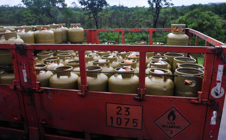 Governo libera R$ 330 milhões para subsidiar importação de gás de cozinha