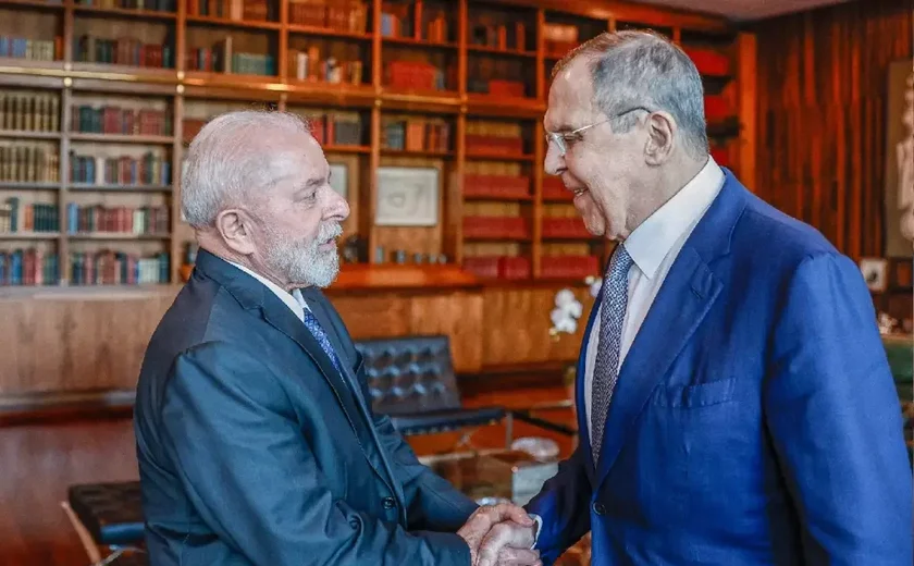 Lula reitera a chanceler russo disposição do Brasil de colaborar para um acordo de paz na Ucrânia