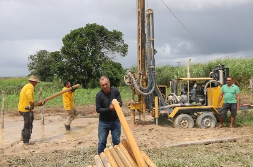Perfuração de poços artesianos beneficia agricultores da zona rural de Arapiraca