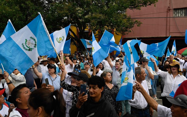 Justiça intervém nas eleições e suspende divulgação de resultados oficiais