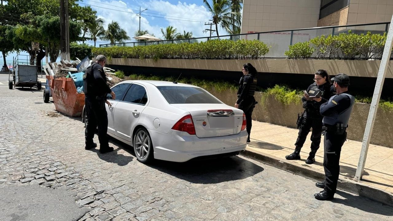Homem é preso dentro de carro durante tentativa de furto em Maceió