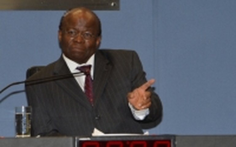 Joaquim Barbosa determina penas alternativas a três condenados no mensalão