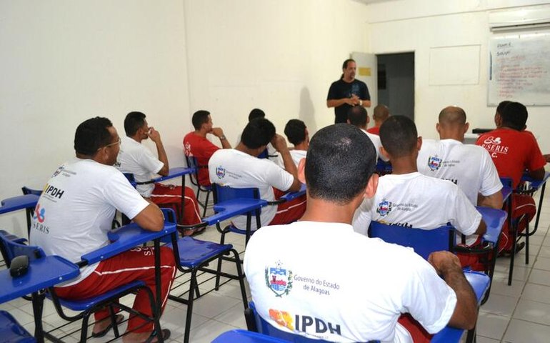 Projeto da Seris reduz o número de analfabetos no sistema prisional alagoano