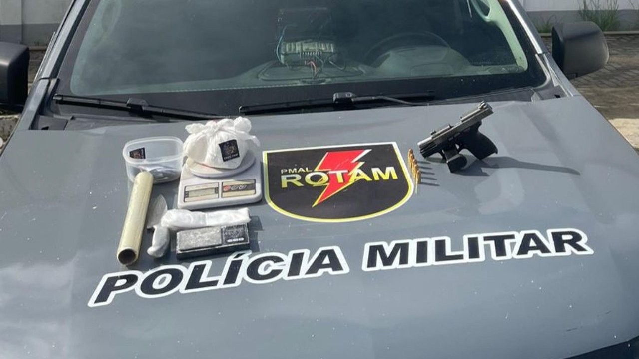 PM prende homem com cocaína e pistola em residência no Salvador Lyra, em Maceió