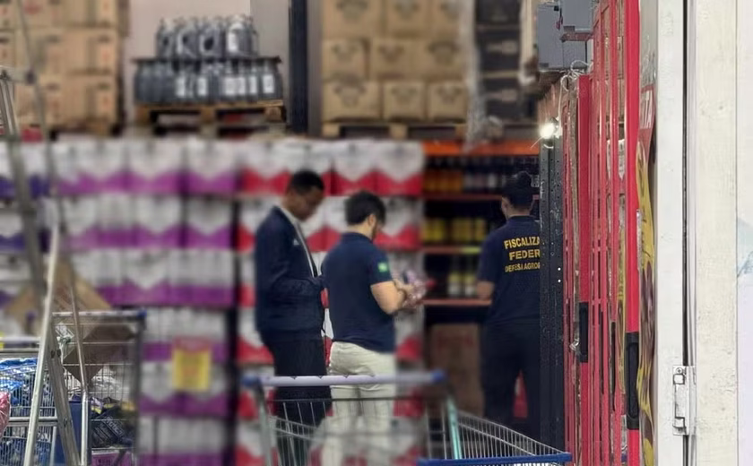 PF e Ministério da Agricultura fazem operação contra distribuição de bebidas com metanol em SP