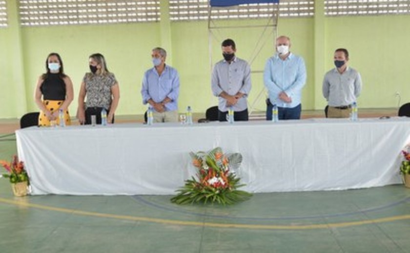 Reitor da Ufal participa de mesa-redonda sobre educação em Limoeiro de Anadia
