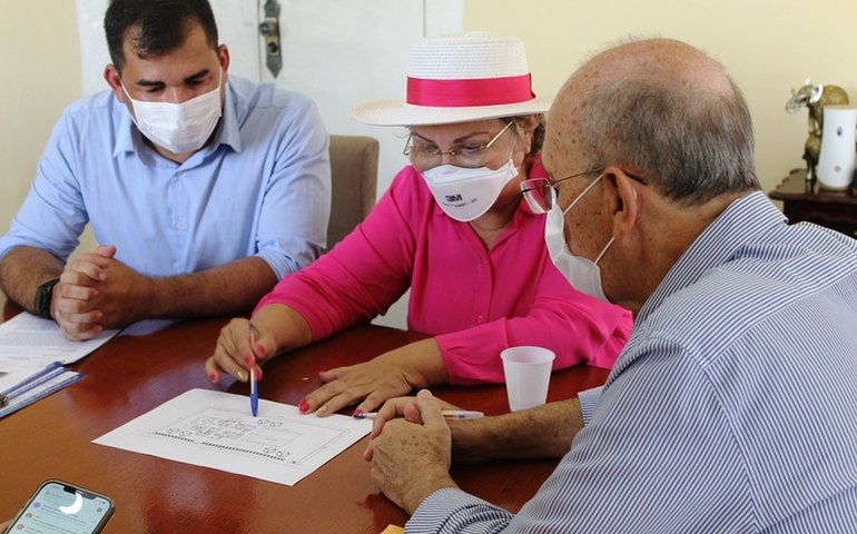 Deputada Tereza Nelma destina recursos e equipamentos para Penedo