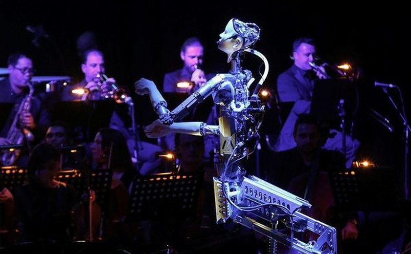 Robô substitui o maestro de orquestra nos Emirados Árabes