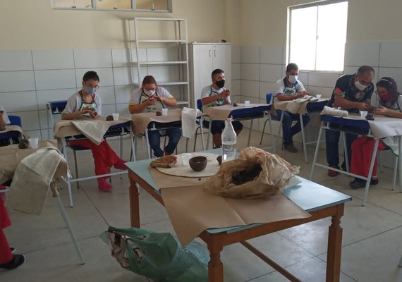 Alunos da Pestalozzi em Arapiraca lançam exposição com obras feitas em argila