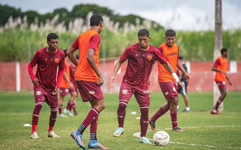 Criminosos apedrejam ônibus do CRB Sub 20: clube vai tomar providencias