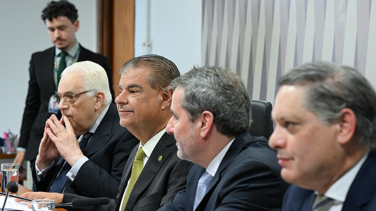 Indicações de seis embaixadores e do representante na ONU vão a Plenário