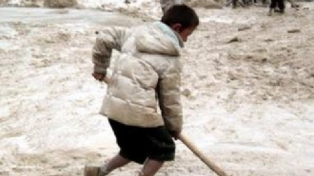 Deslizamento de terra deixa pelo menos 350 mortos no Afeganistão