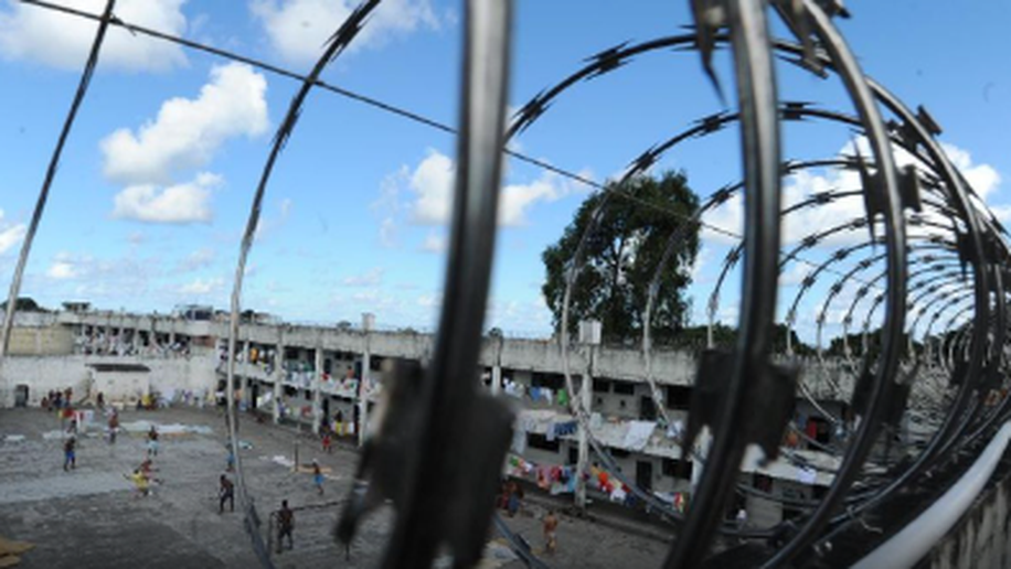 Presídios combatem entrada de itens proibidos para facções criminosas