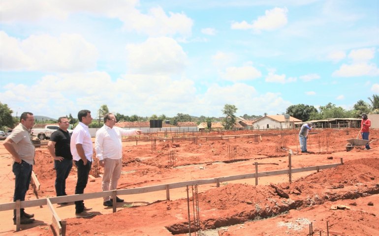 Prefeito Luciano constrói escola de tempo integral na Vila Capim