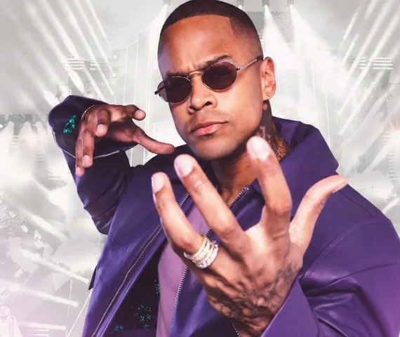 Prefeitura paga R$ 600 mil por show em trio elétrico de Léo Santana e cidade vive seu próprio “Rebolation” financeiro