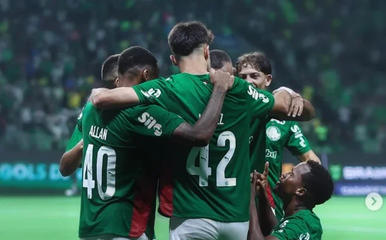 Palmeiras supera expulsão e vence Athletico-PR no Allianz Parque