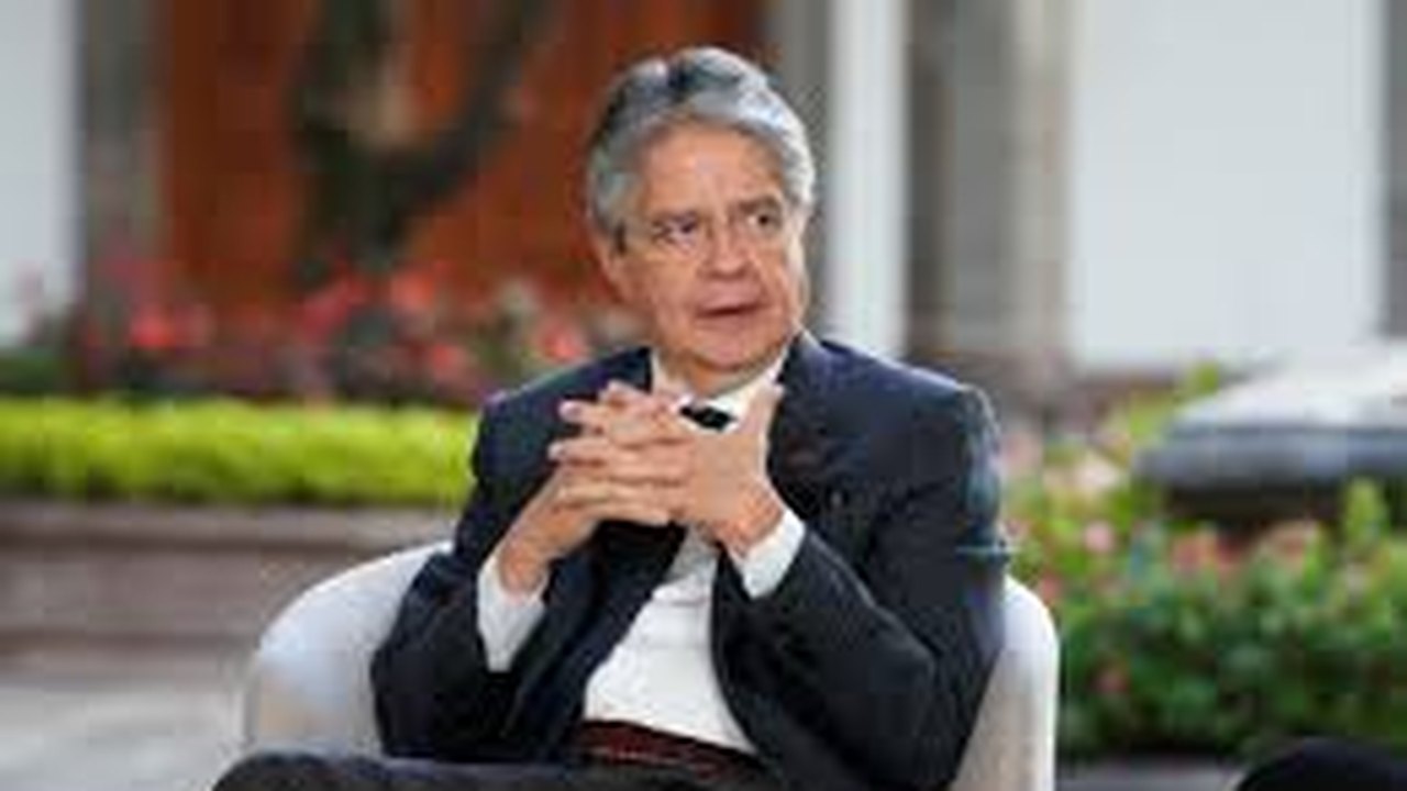 De olho na reeleição, presidente do Equador usa referendo para se legitimar no poder, dizem especialistas