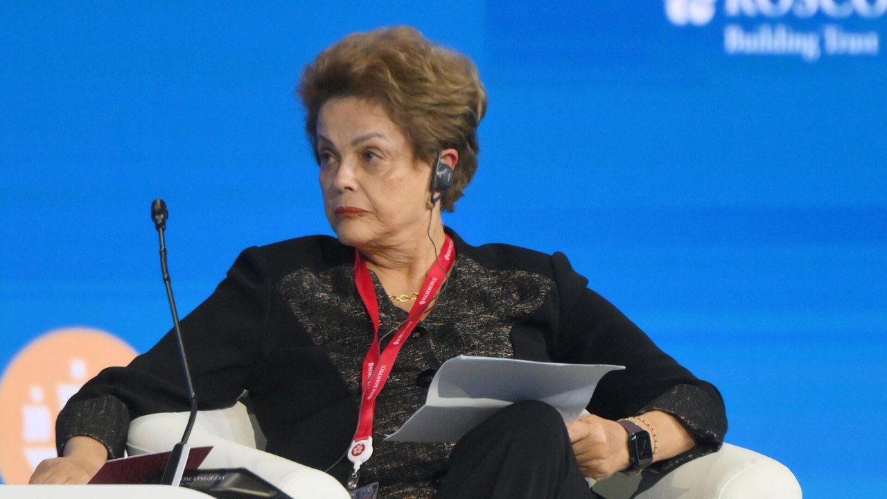 Dilma é internada em hospital na China após mal-estar, diz mídia