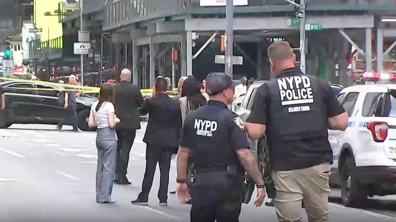 Mulher morta a facadas na Times Square trabalhava para o Bank of America.