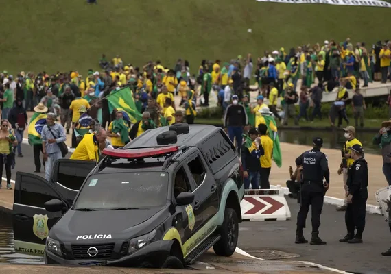 Moraes determina extradição de foragidos do 8/1 que estão no exterior