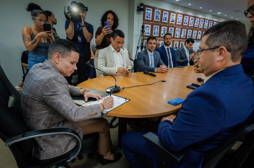 Governo de Alagoas assina acordo administrativo para majoração da carga horária dos policiais civis