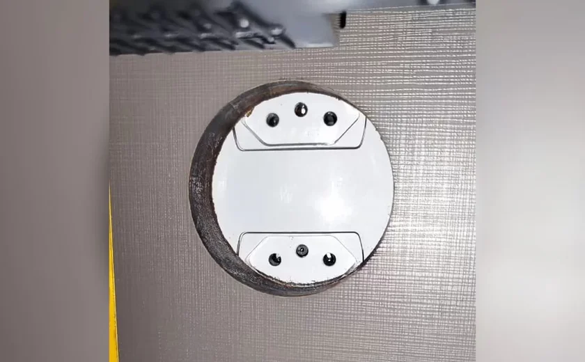 Turistas vão processar resort onde câmera espiã foi achada