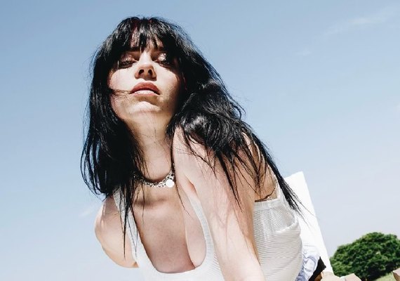 Billie Eilish revela atração por mulheres e comenta repercussão: 'Não estava óbvio?'