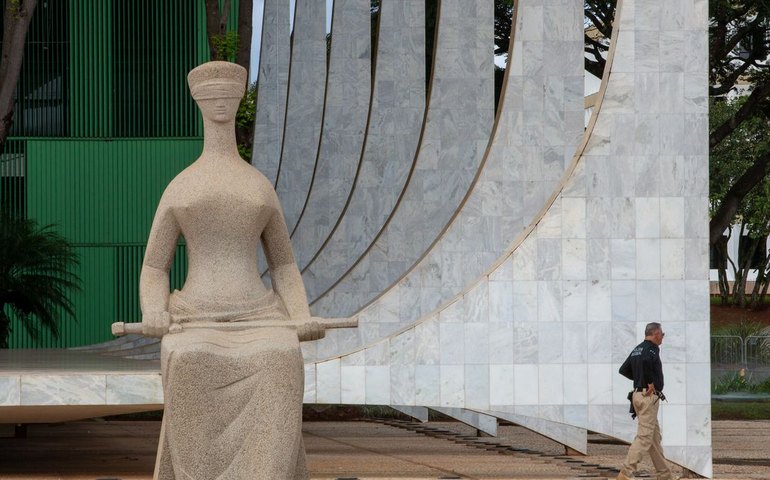 Maioria do STF mantém Moraes, Dino e Zanin em julgamento de Bolsonaro