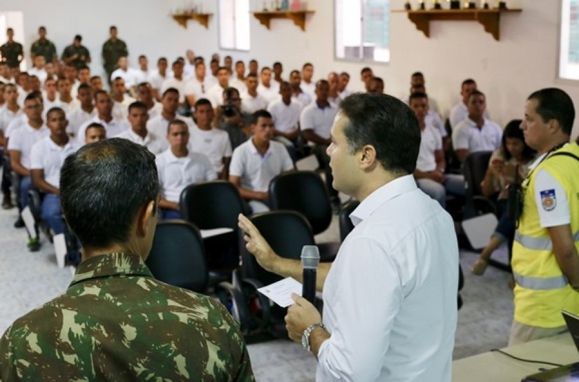 Governador anuncia ampliação do Ronda no Bairro para a orla de Maceió
