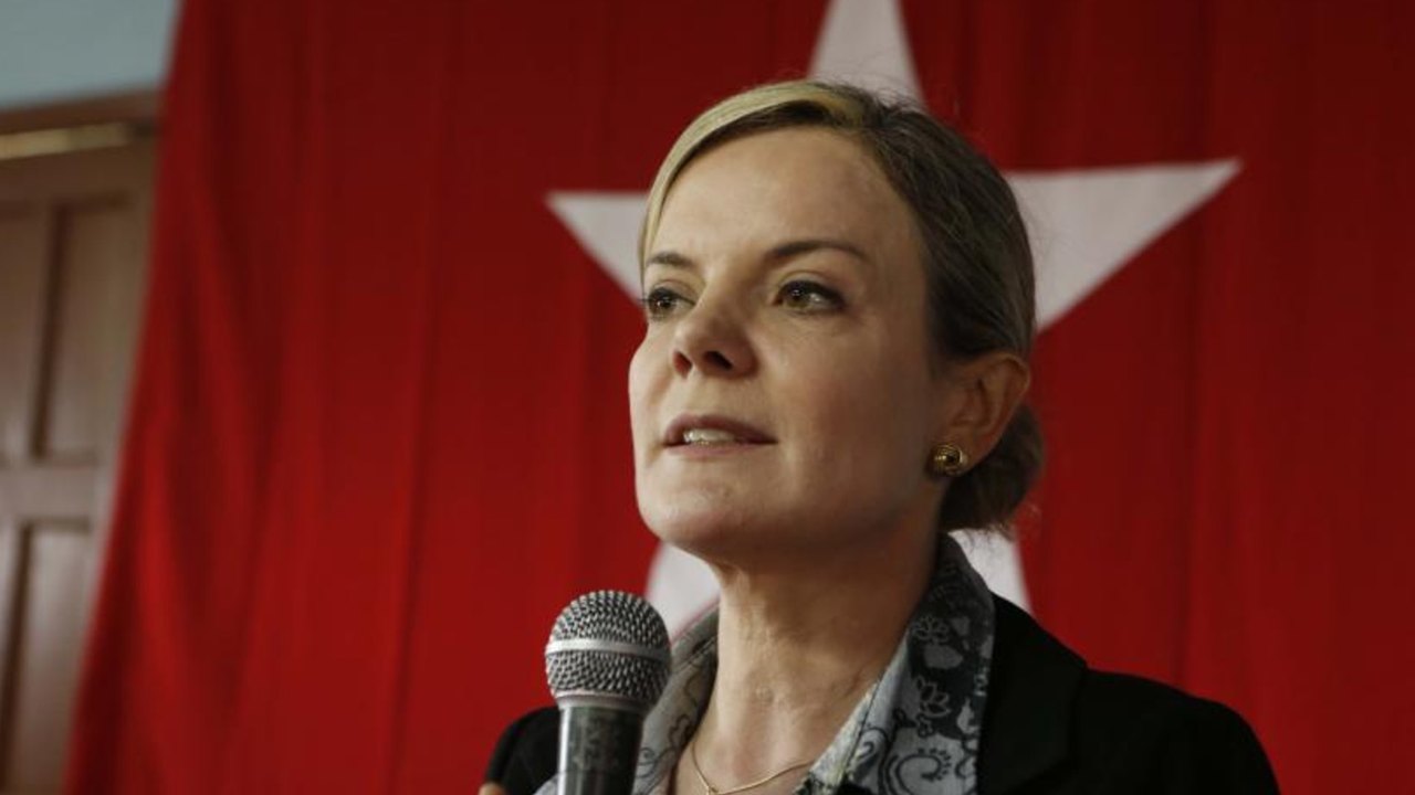Para Gleisi, Bolsonaro é cúmplice de ‘baderna em Brasília’