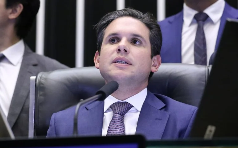 Motta anuncia que Câmara votará projetos sobre segurança e gratuidade de bagagem de mão