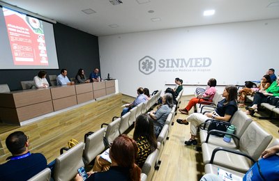 Em parceria com Ministério da Saúde, Sesau capacita médicos e enfermeiros sobre febre maculosa