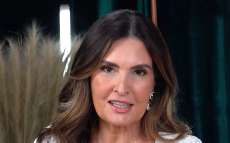 Fátima Bernardes revela que ficou sem andar de avião por 2 anos após crise de ansiedade