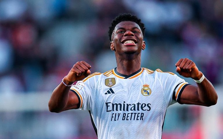 Com 2 gols de Bellingham, Real Madrid busca virada por 2 a 1 no clássico com Barcelona