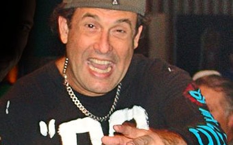 Sérgio Mallandro, de volta aos cinemas, relembra perrengues: 'fiz show em circo com mais cachorros que pessoas'