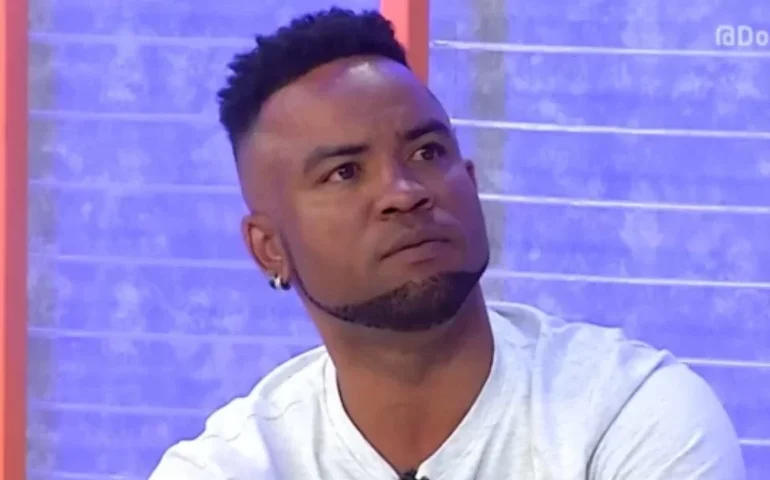 'Orgias sexuais na varanda', ameaça de tiro e urina no corredor: relatos mostram 'vida louca' de Carlos Alberto em condomínio