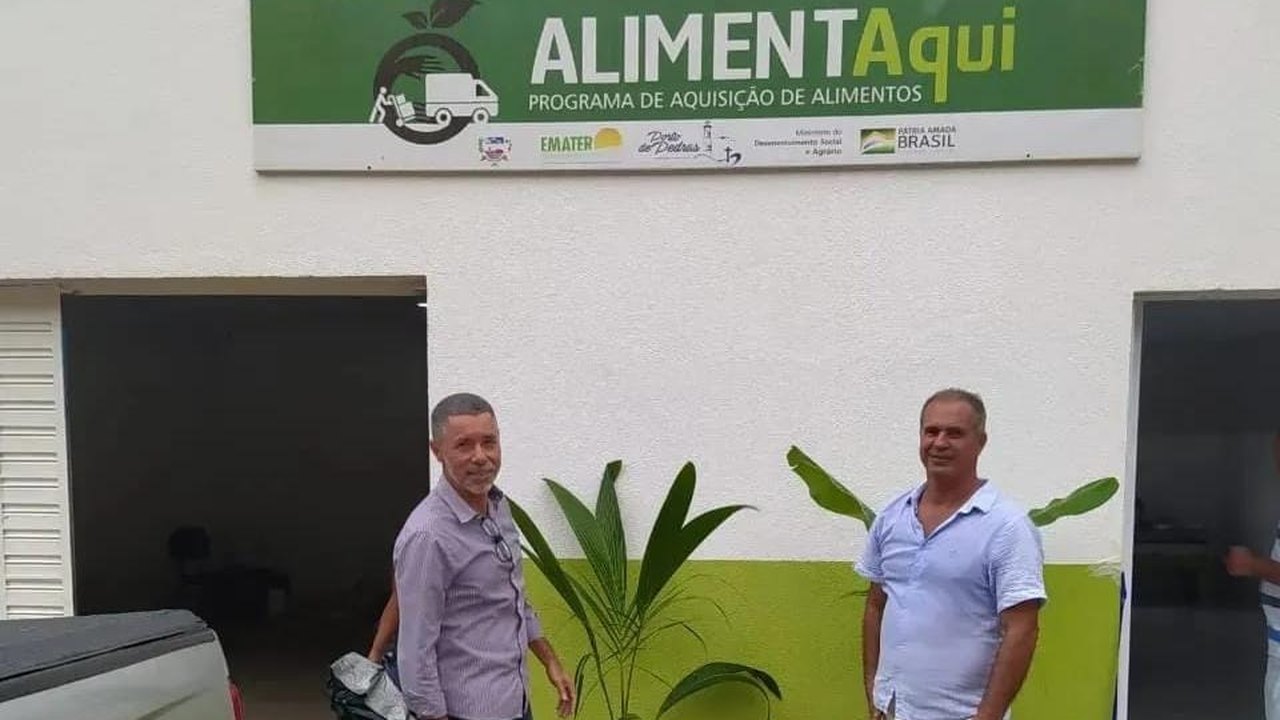 Emater entrega central do PAA em Porto de Pedras