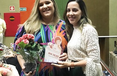 Jeannyne Beltrão recebe prêmio Selma Bandeira  